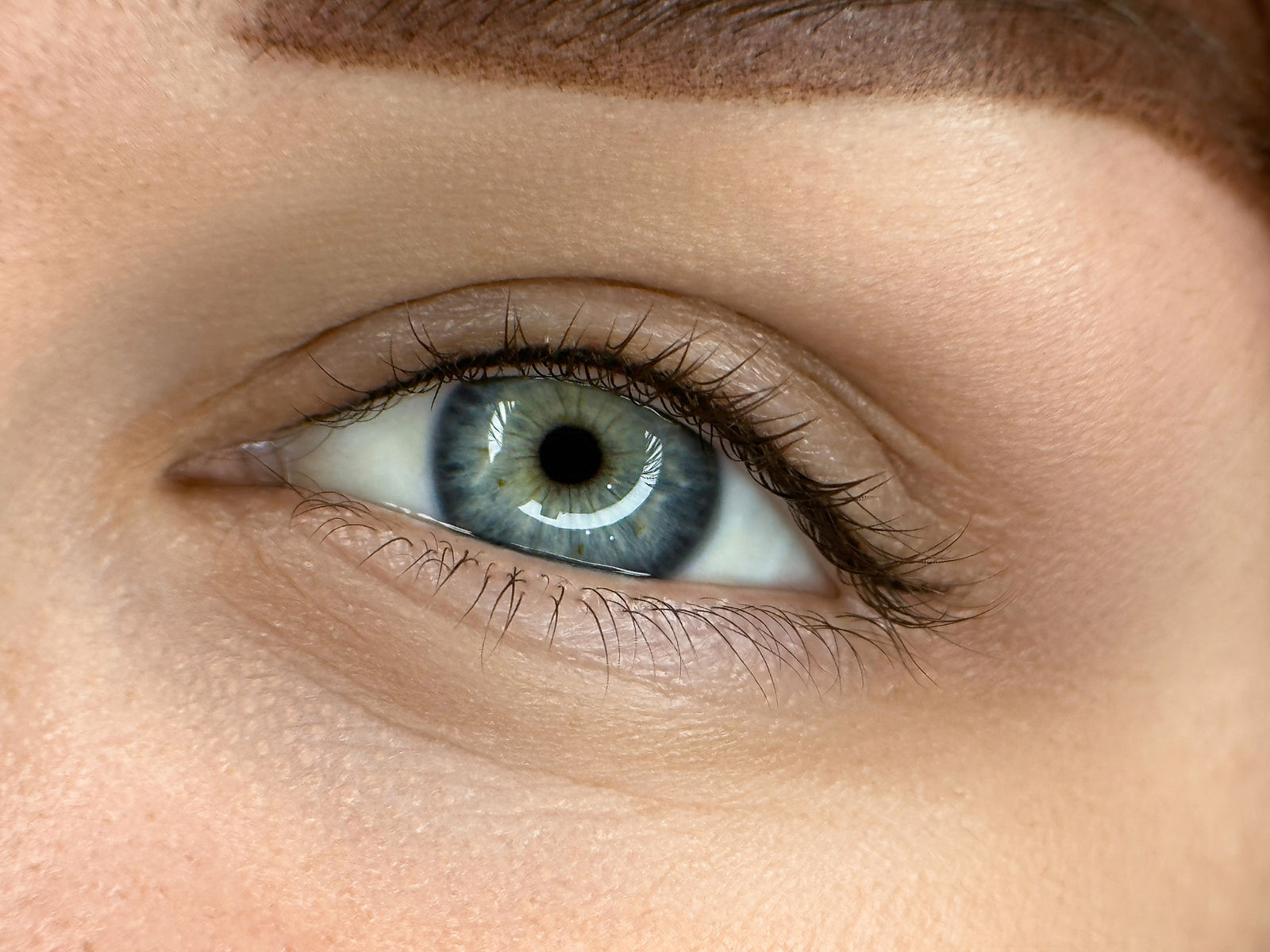 Subtile Wimpernkranz-Verdichtung entlang der Wimpernlinie